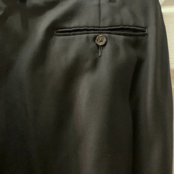 Louis Raphael Luxe Men’s Black Suit Jacket + Pants.Size: 42L.